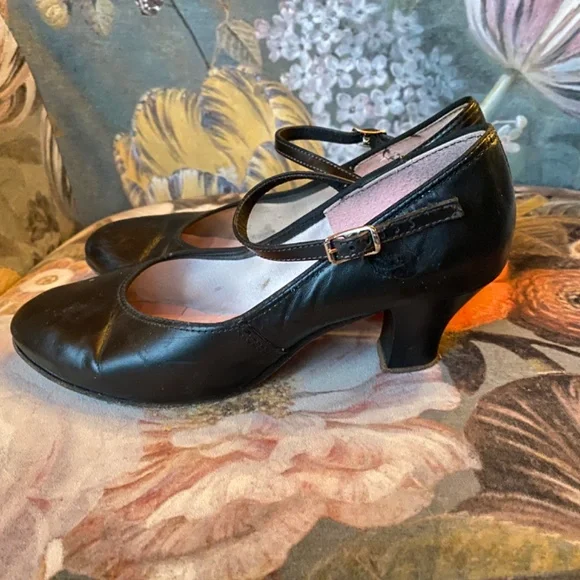 Capezio tap shoes/heels - Picture 2 of 4